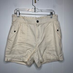 NWT Old Navy Twill Utility shorts. High rise. Ivory. Size medium.